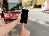 Uber: Δίνει 5 εκατ. ευρώ στους οδηγούς που χάνουν το οικολογικό μπόνους στη Γαλλία