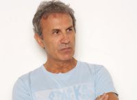 Ο νέος εκνευρισμός του Γιώργου Νταλάρα με τους δημοσιογράφους – Να σας χαίρονται οι δικοί σας