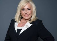 Μπέσσυ Αργυράκη: «Όταν γέννησα την κόρη ο άντρας μου πήρε πλυντήριο ενώ στο γιο δαχτυλίδι»