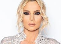 Πέγκυ Ζήνα: «Το να φοράει η JLo ένα κορμάκι σε ένα στάδιο, δεν είναι το ίδιο με πίστα μπουζουκιών»