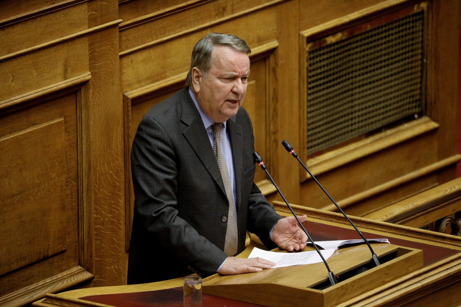 Ομόφυλα ζευγάρια: 77 τα όχι και 175 τα ναι μετά την λάθος καταμέτρηση της ψήφου του Γιώργου Καρασμάνη