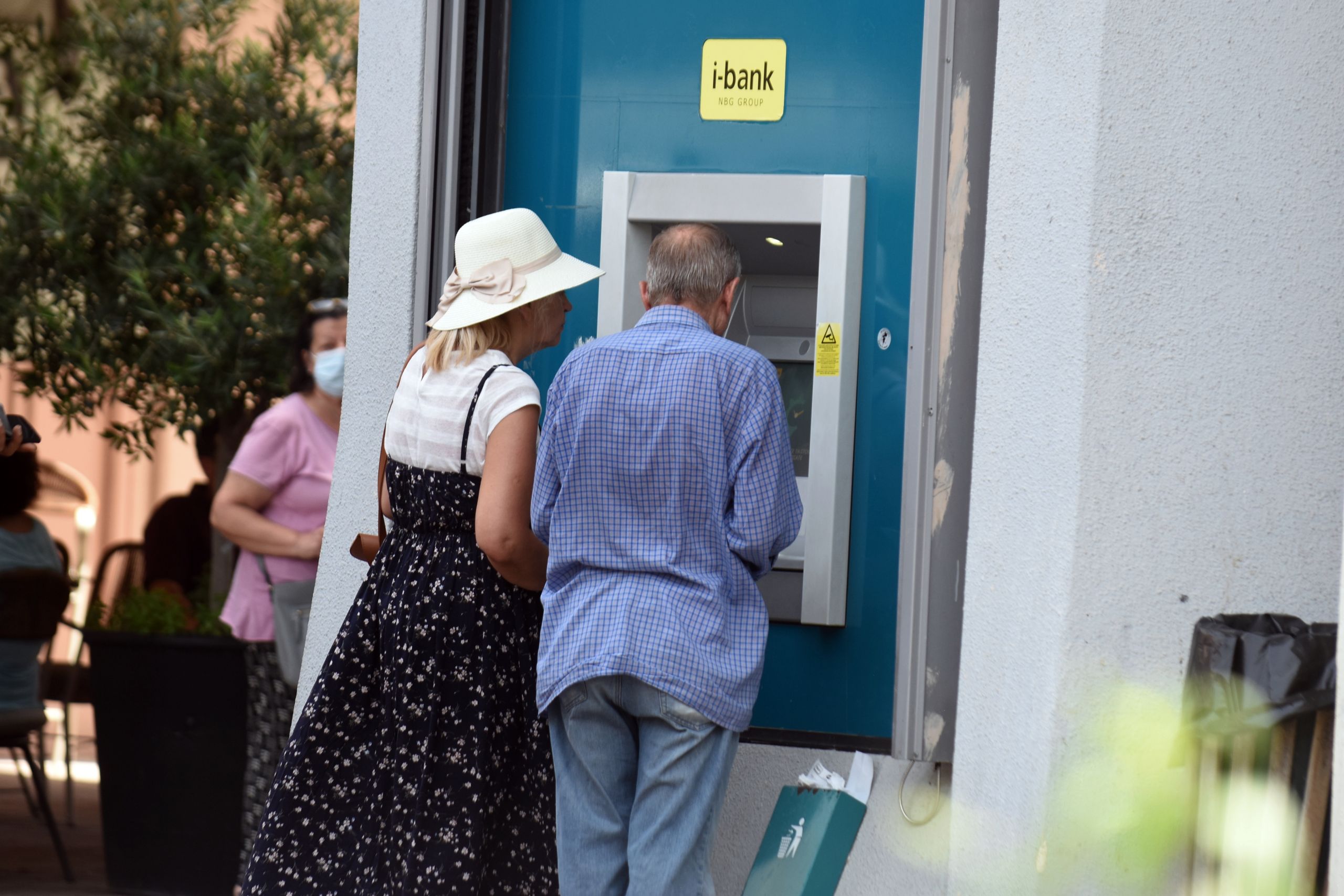 Εργαζόμενοι συνταξιούχοι: Τι αλλάζει, ποιοι ωφελούνται; [vid]