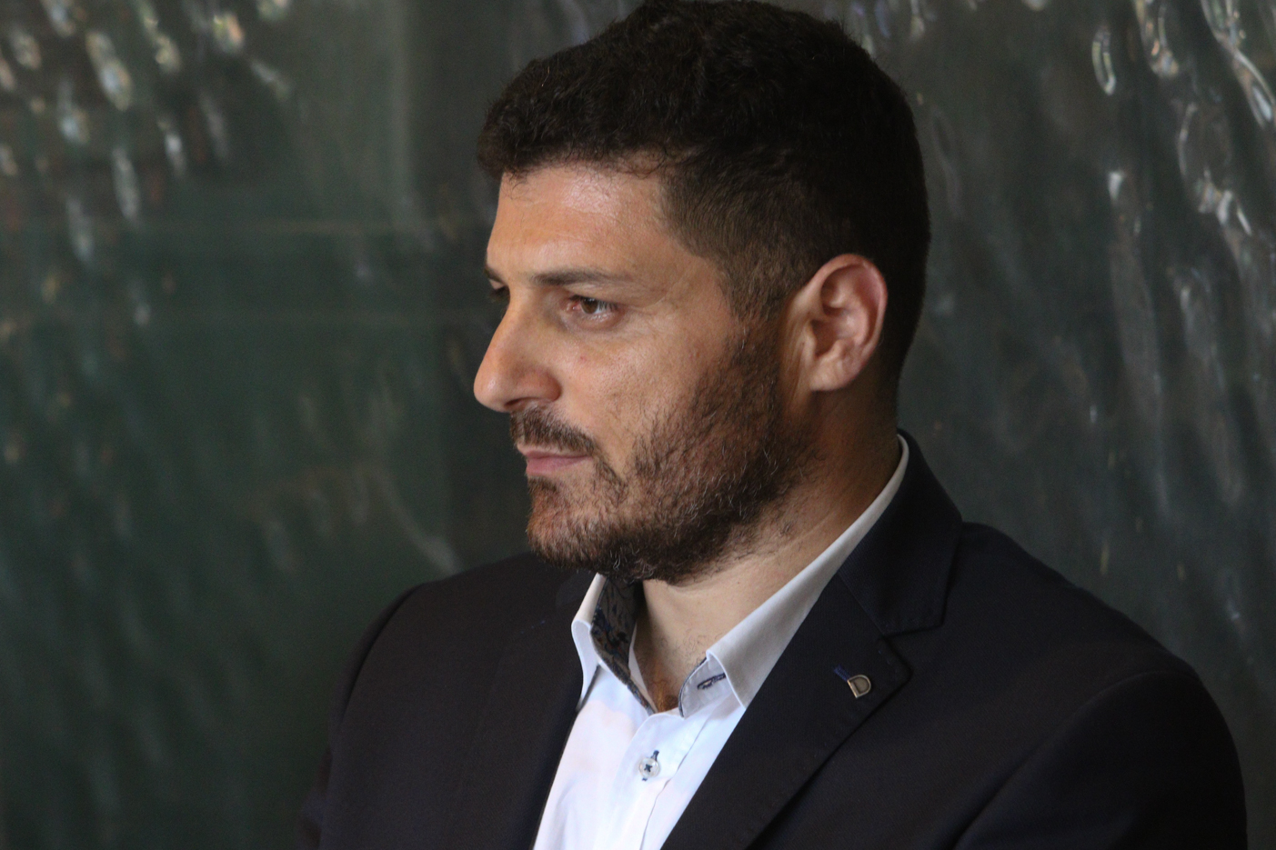 Εκρηκτική ατμόσφαιρα Κασσελάκη – Τεμπονέρα: «Αποσύρω την επιστολή για όλους, εκτός από σένα»