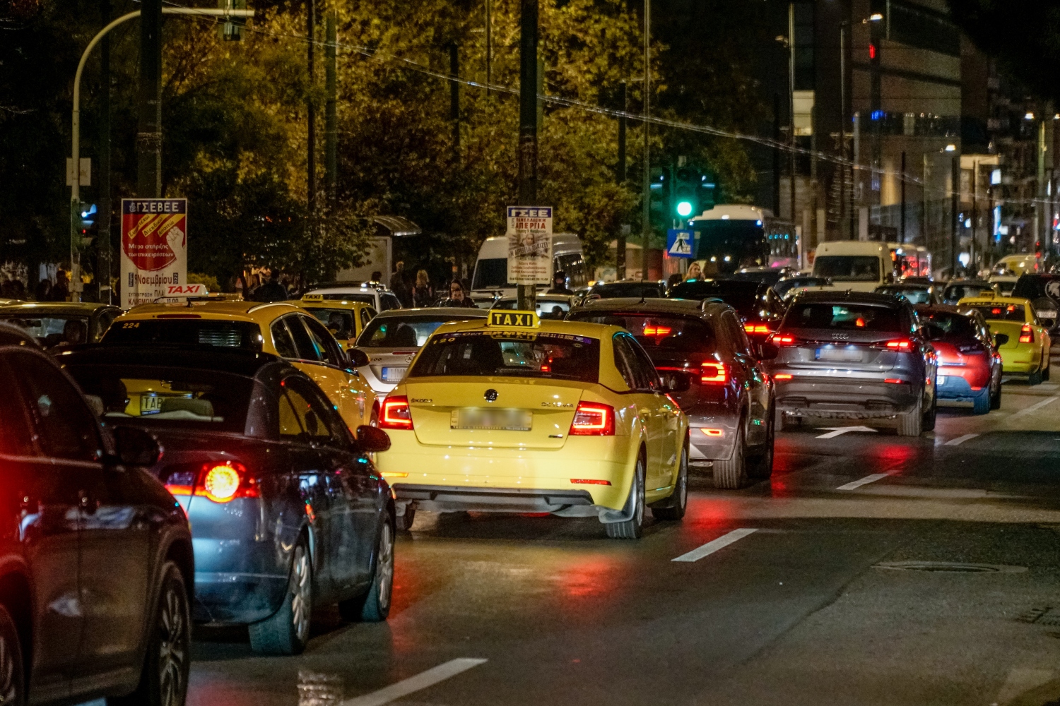 Παλαιό Φάληρο: Μπήκαν σε ταξί δήθεν για… κούρσα και το έκλεψαν