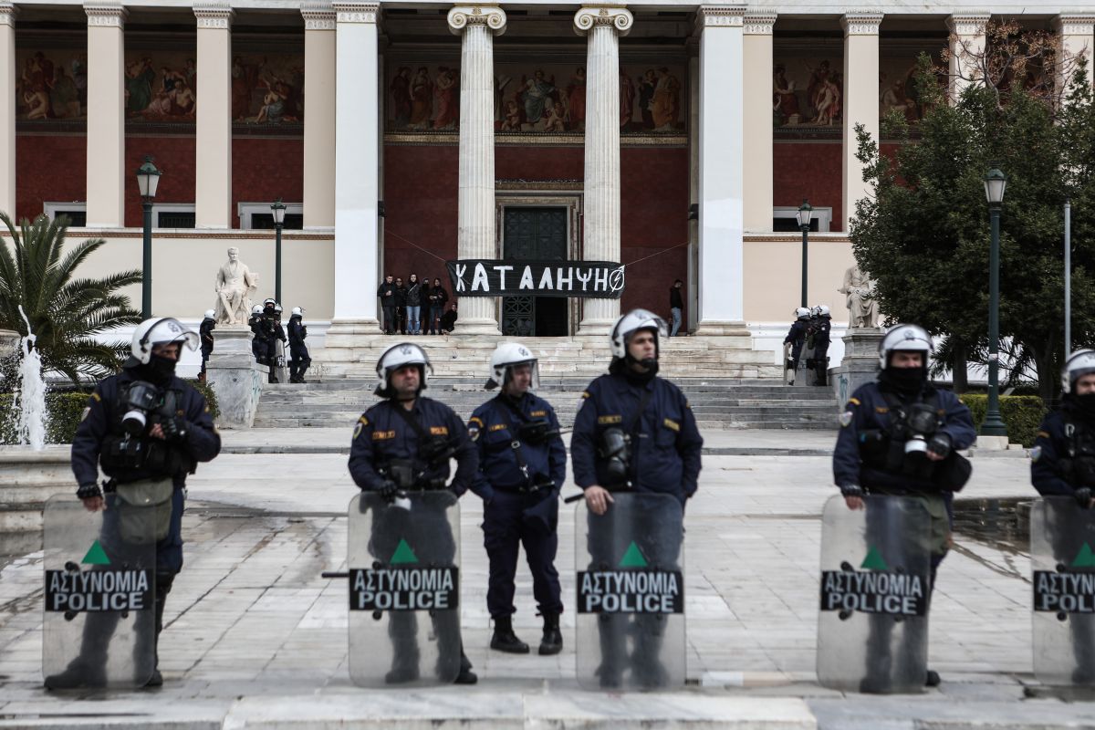 ΕΚΠΑ: Διοικητικοί και φοιτητές «έριξαν» τον σέρβερ για να μη γίνουν οι διαδικτυακές εξετάσεις [VID]