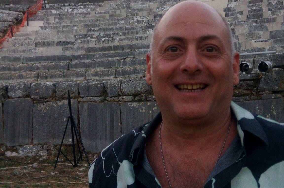 Γιώργος Λαμπάτος: Δύσκολες ώρες – Χειρουργήθηκε και μετά θα επιστρέψει στο υπόγειο 15 τετραγωνικών μέτρων