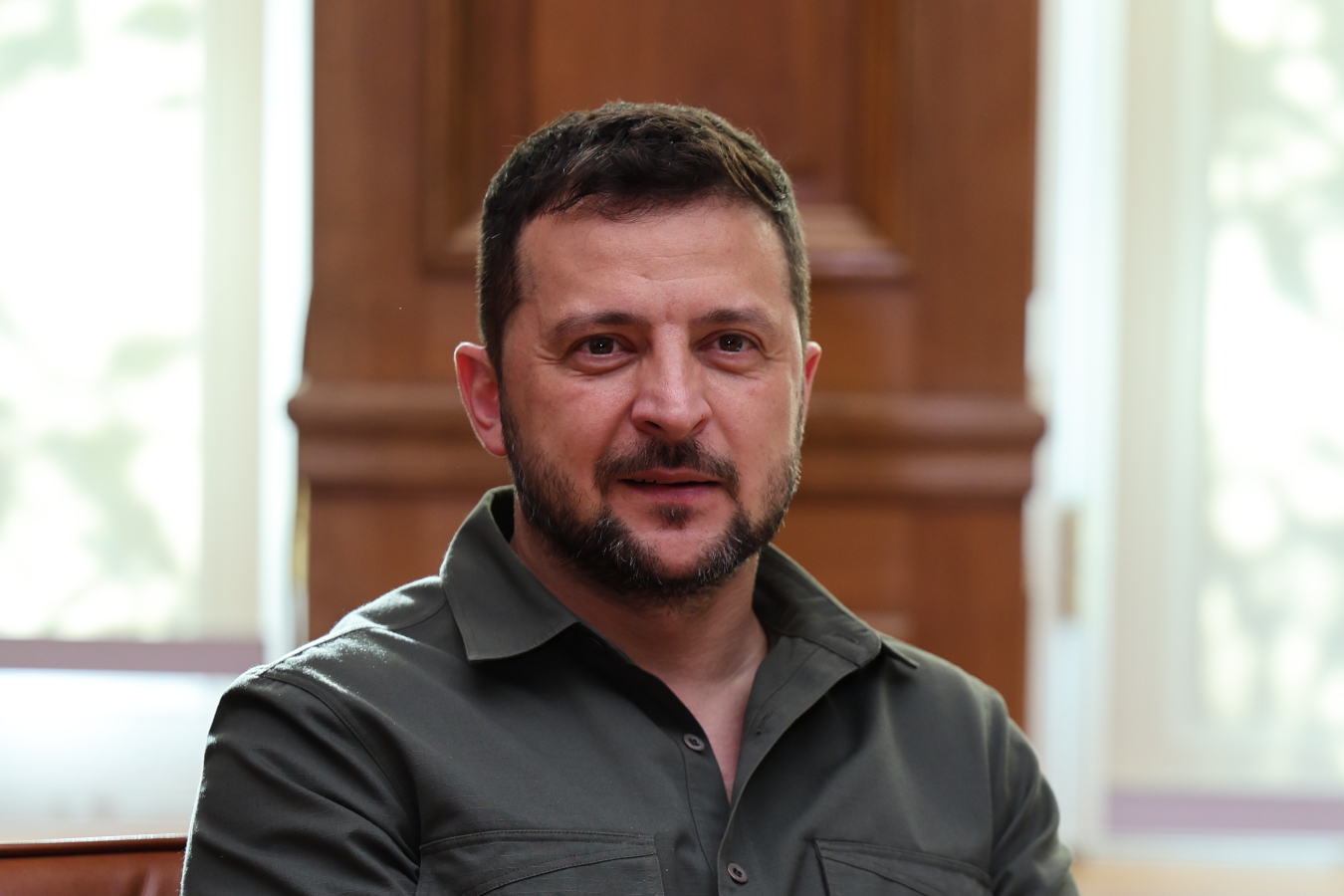 Β. Ζελένσκι: “Η έλλειψη όπλων ενισχύει τον Πούτιν”-Kάλεσε τον Ντόναλντ Τραμπ να επισκεφθεί μαζί του το μέτωπο