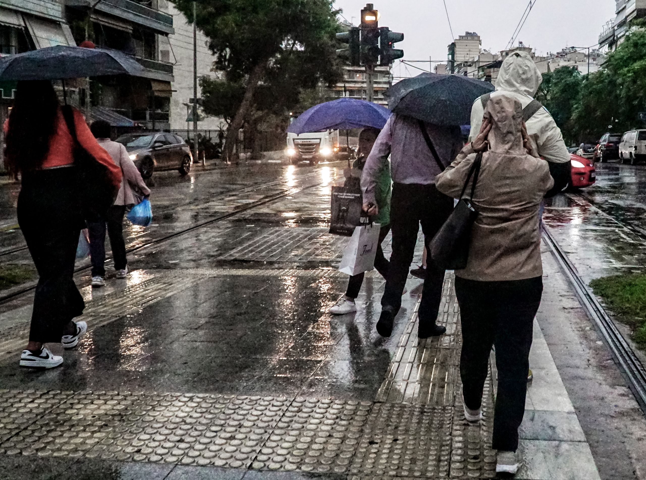 Έκτακτο δελτίο επιδείνωσης καιρού – Πού θα χτυπήσει η κακοκαιρία “Emil” τις επόμενες ώρες