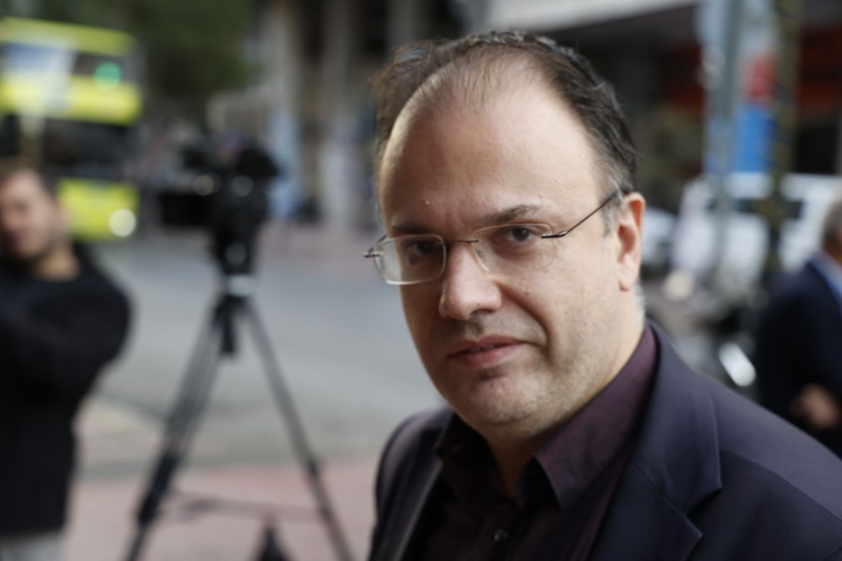 Θεοχαρόπουλος: Δεν μπορεί να αγνοούνται τα όργανα και το καταστατικό του κόμματος