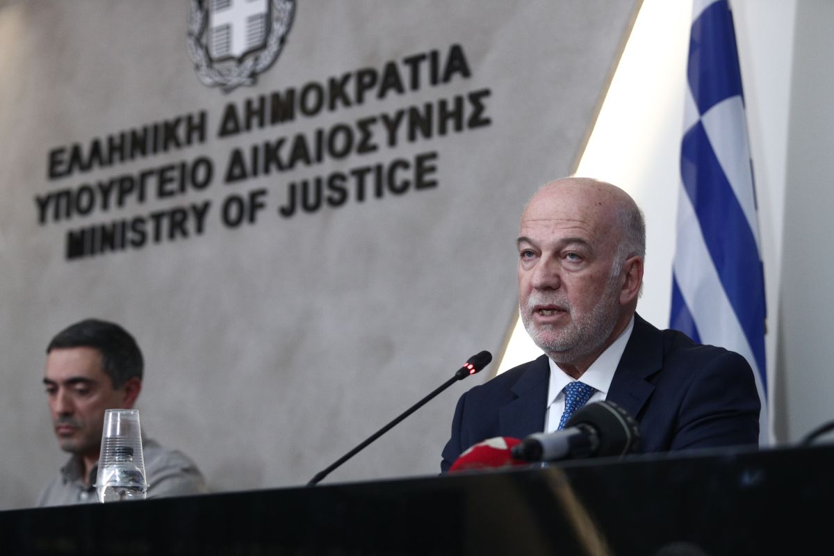 Οι προτεινόμενες αλλαγές στον Ποινικό Κώδικα – Τι προβλέπει για κακουργήματα και αποφυλακίσεις