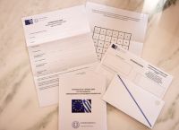 Επιστολική ψήφος: Άνοιξε η πλατφόρμα για εγγραφές – Όσα πρέπει να γνωρίζετε [vid]
