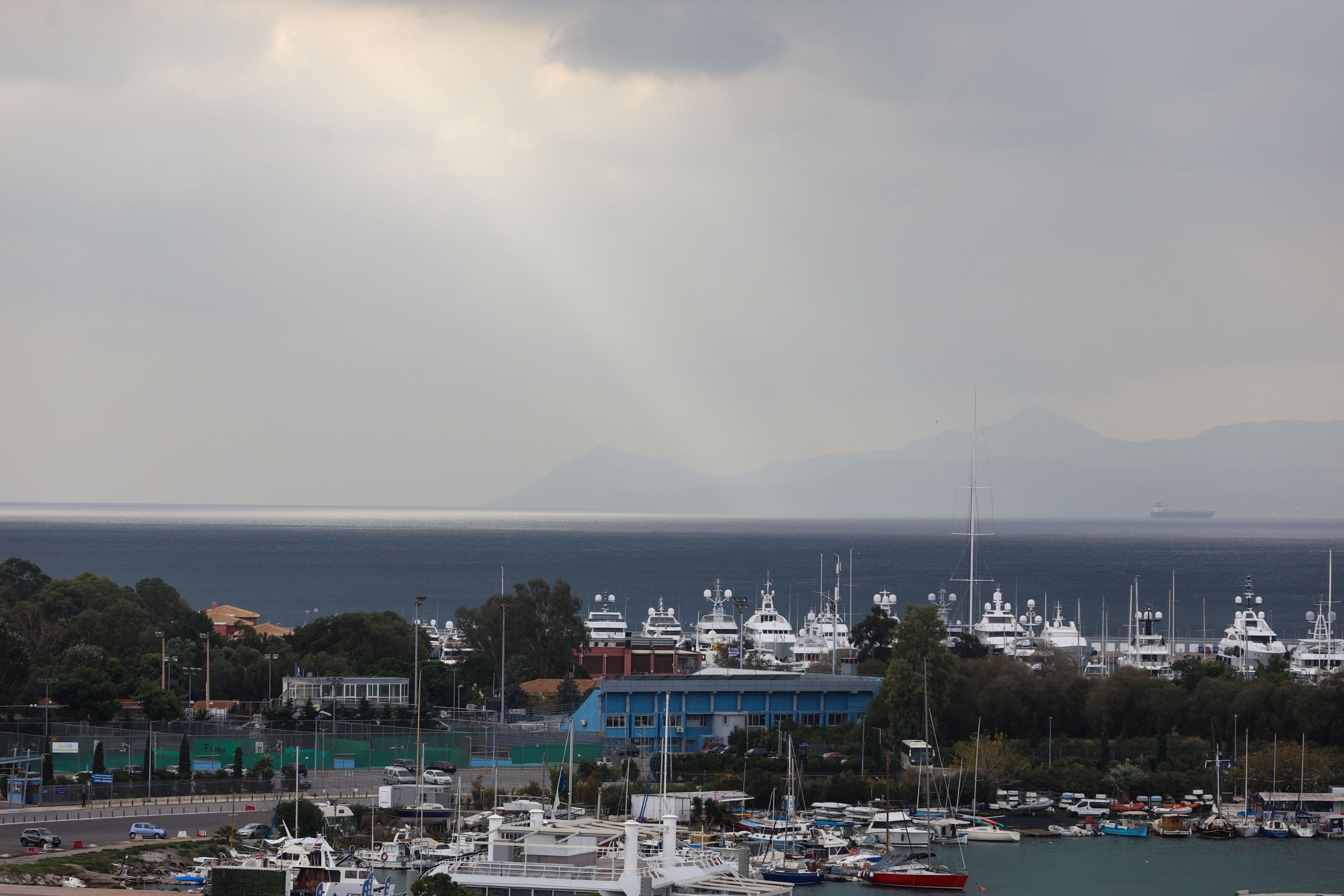 Καιρός: Ισχυρές βροχές και καταιγίδες στα ανατολικά της χώρας – Θυελλώδεις άνεμοι στο ανατολικό αιγαίο