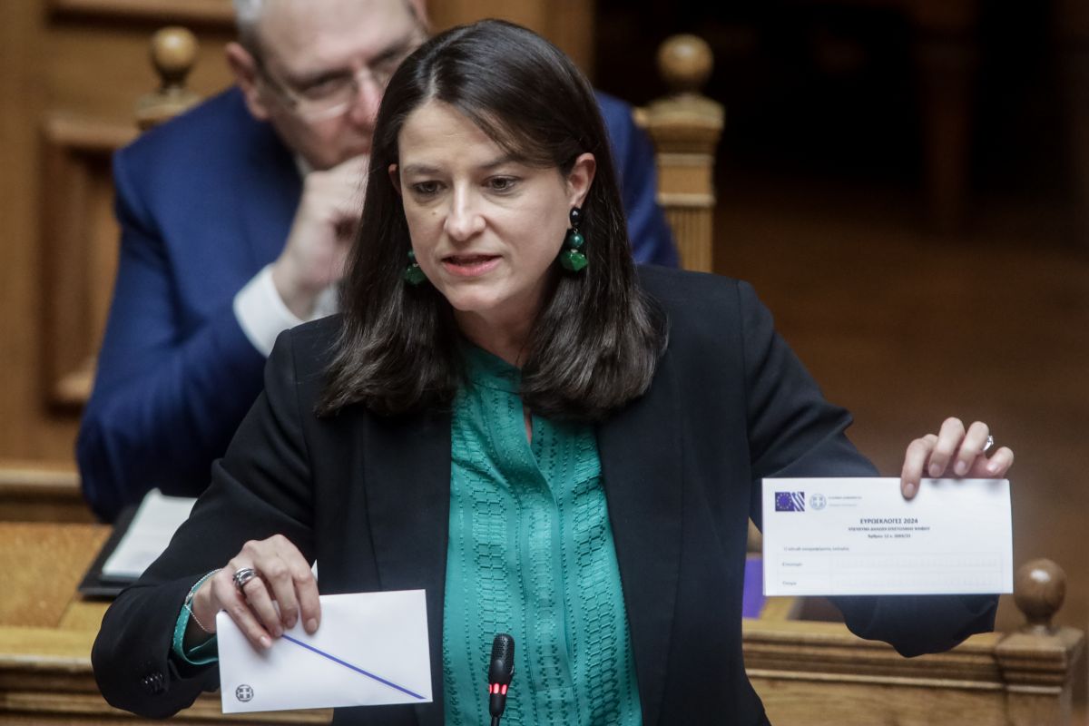 Κεραμέως: «Όποιος πολίτης είναι εγγεγραμμένος στους εκλογικούς καταλόγους μπορεί να ζητήσει επιστολική ψήφο»