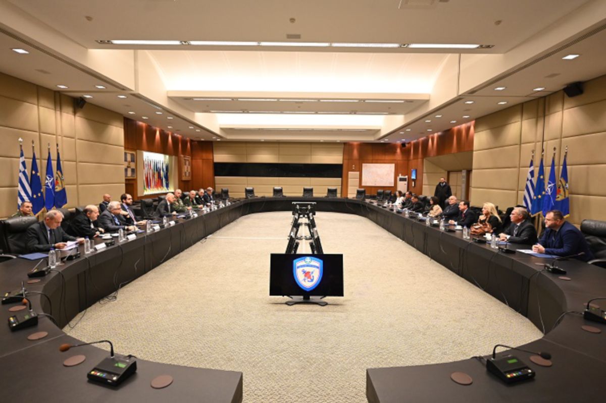 EU defense ministers agree to Greece’s proposal to run Red Sea operation from Larissa HQ