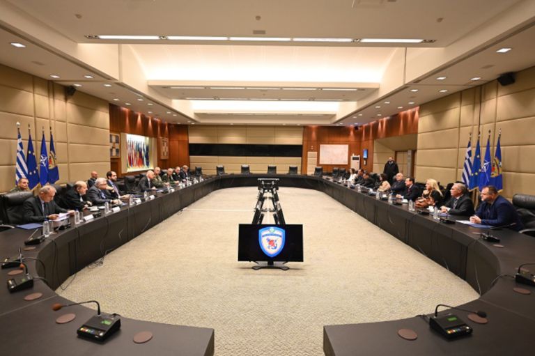 EU defense ministers agree to Greece’s proposal to run Red Sea operation from Larissa HQ