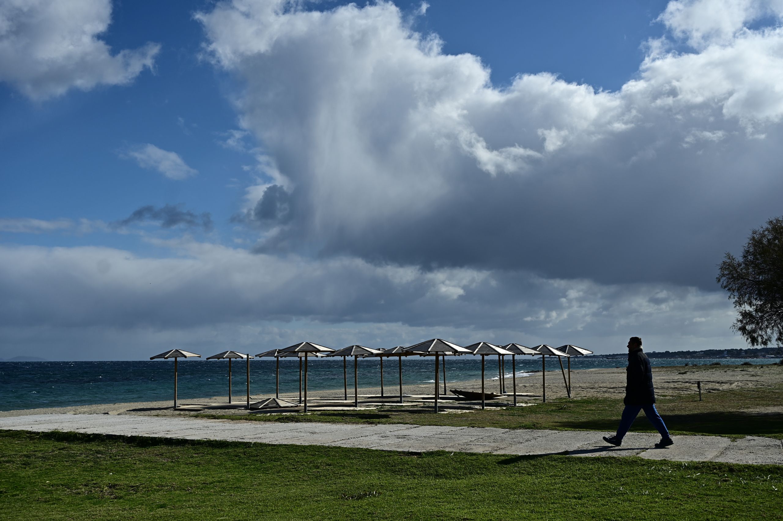 Αίθριος ο καιρός σήμερα με τοπικές νεφώσεις