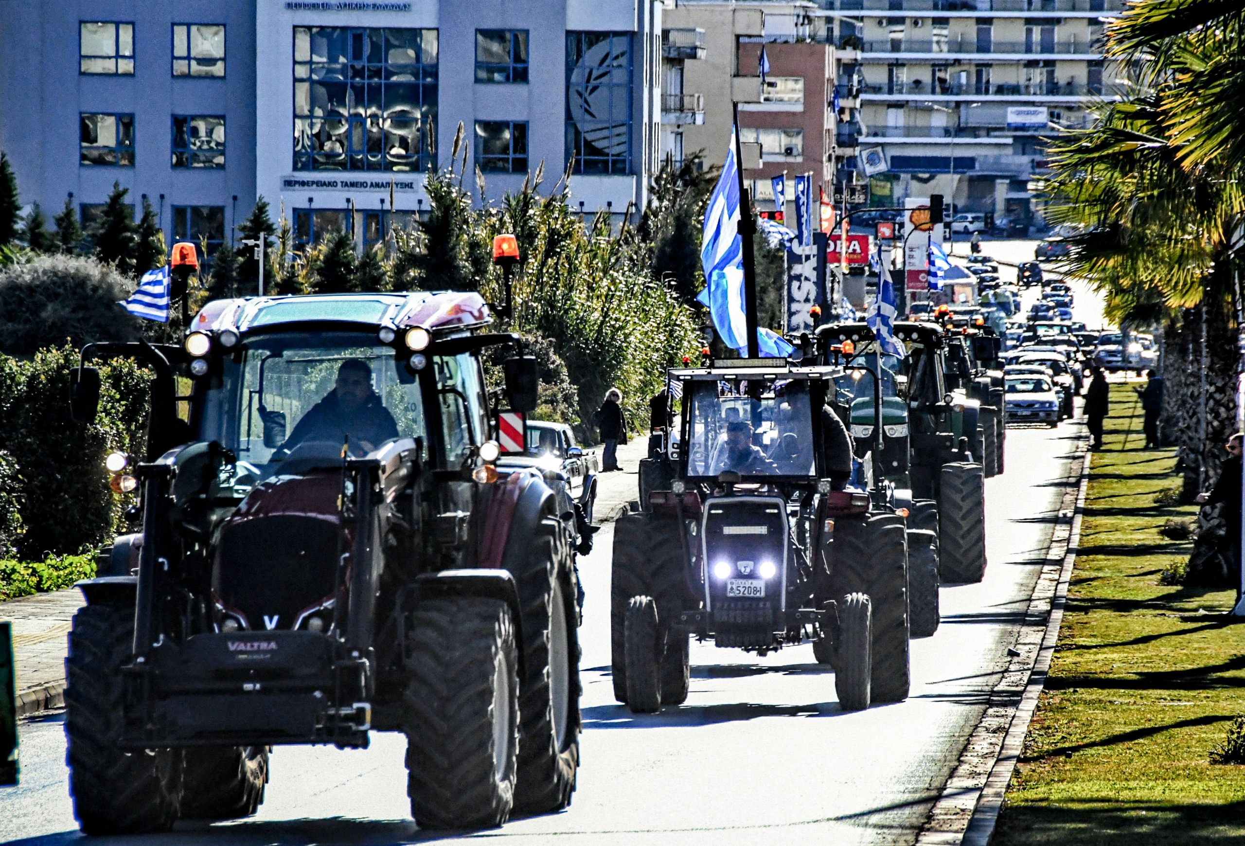 Αγρότες: Δεν θα υπάρξουν άλλα μέτρα, διαμηνύει η κυβέρνηση στους αγρότες – Σκληραίνουν τη στάση τους