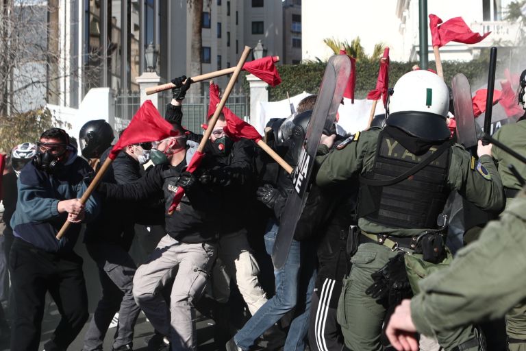 Επεισόδια στο κέντρο της Αθήνας μετά το πανεκπαιδευτικό συλλαλητήριο [vid]