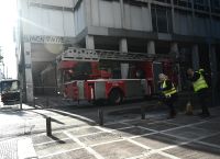 Σε συναγερμό η Αστυνομία μετά την έκρηξη έξω από το υπουργείο Εργασίας [vid]