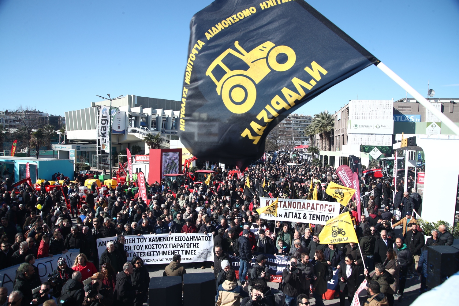 Θεσσαλονίκη: «Ούτε βήμα πίσω» λένε οι αγρότες – Την Τρίτη νέα πανελλαδική διάσκεψη [vid]