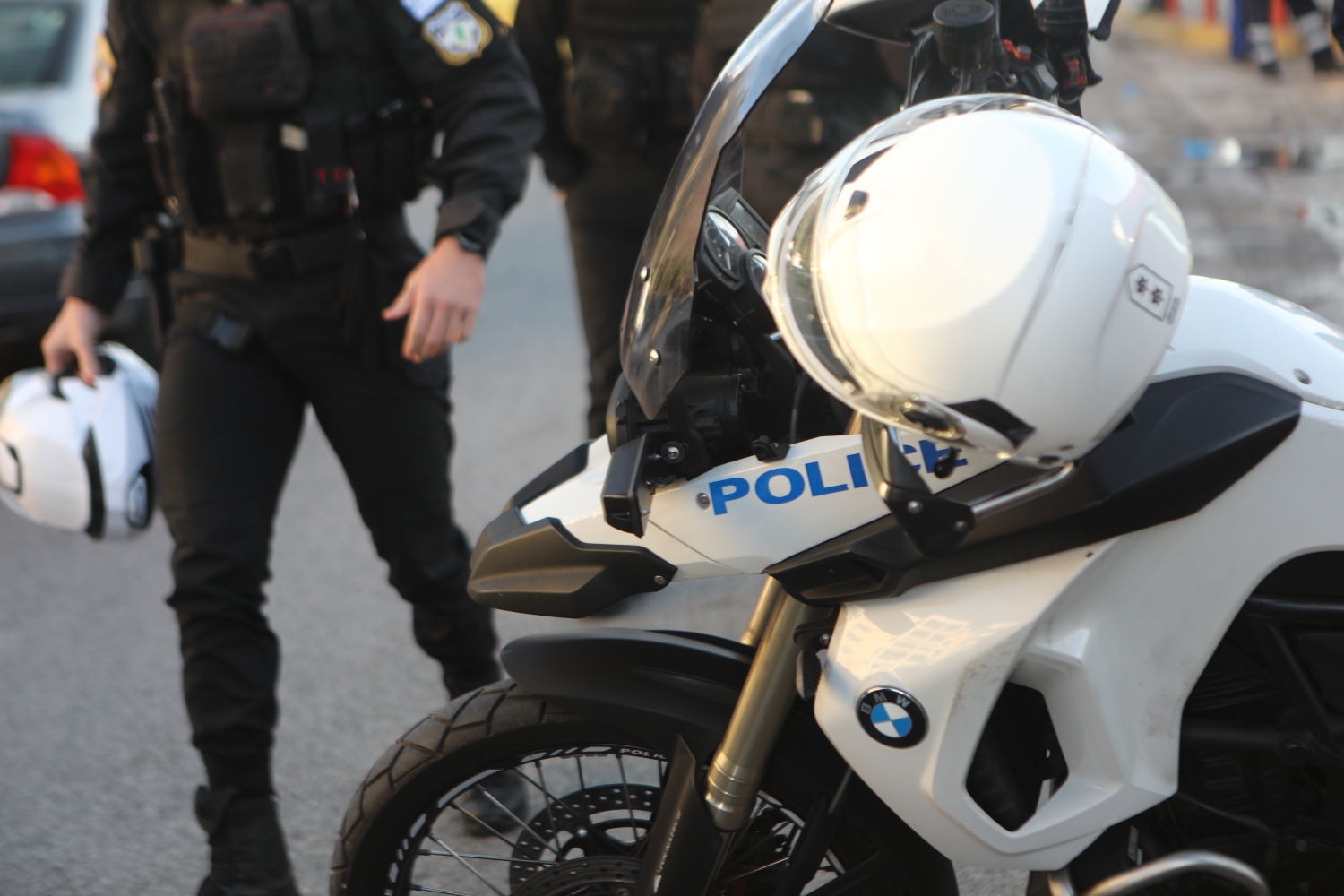 Στο 401 νοσηλεύεται αστυνομικός της ΔΙΑΣ που δέχθηκε χθες το βράδυ επίθεση με μαχαίρι – Συνελήφθη ο δράστης