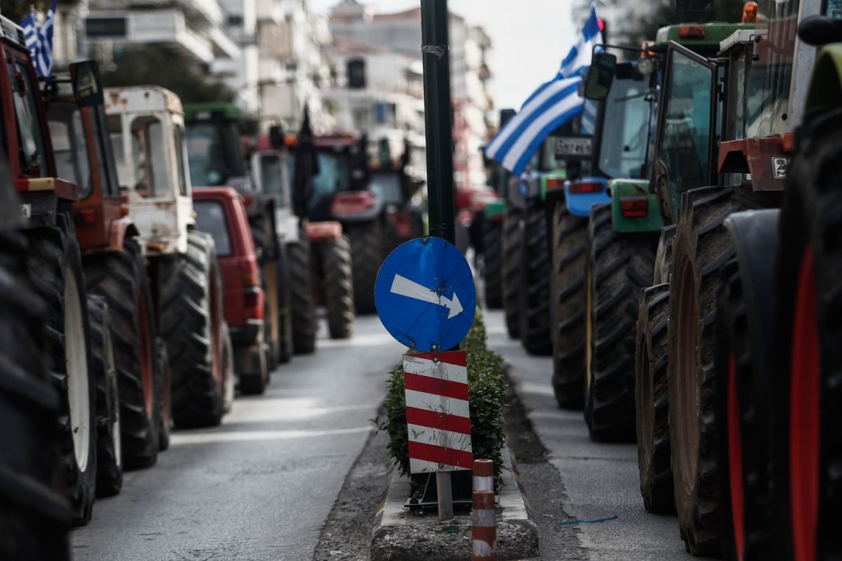 Έκλεισαν συμβολικά την Εγνατία Οδό στο ύψος του Στρυμονικού Σερραίοι αγρότες
