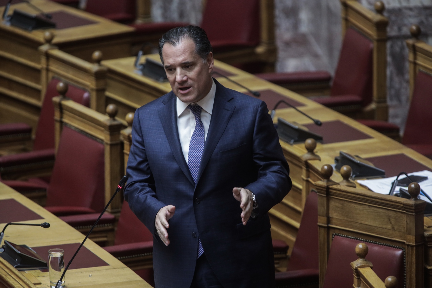 Άδωνις: Πρόσληψη 6000 γιατρών και 4000 νοσηλευτών [vid]