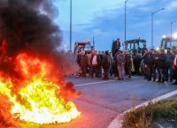 Ένταση μεταξύ αγροτών και αστυνομίας στο Αίγιο – Ολιγόλεπτος αποκλεισμός της Ολυμπίας Οδού