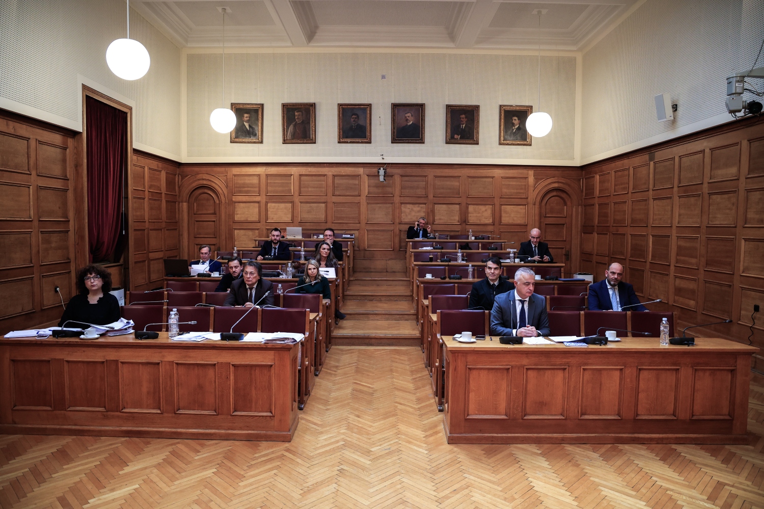«Θερμό» επεισόδιο στην εξεταστική για τα Τέμπη μεταξύ Μαρκόπουλου και Βρεττού