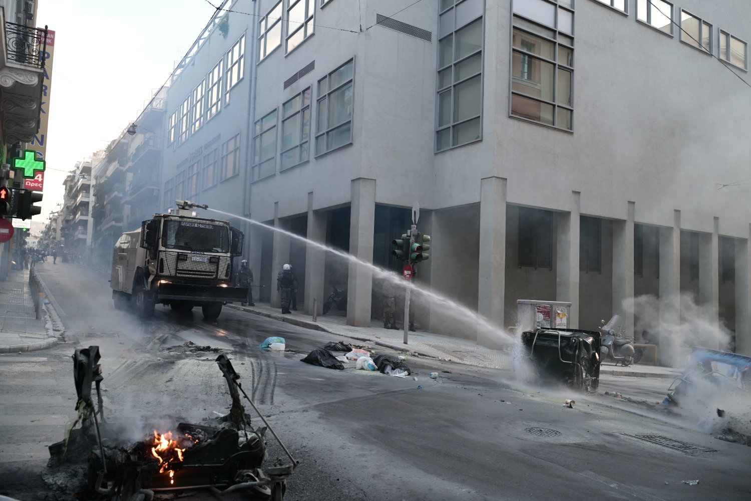 Επεισόδια με μολότοφ στο κέντρο της Αθήνας μετά το τέλος του πανεκπαιδευτικού συλλαλητηρίου