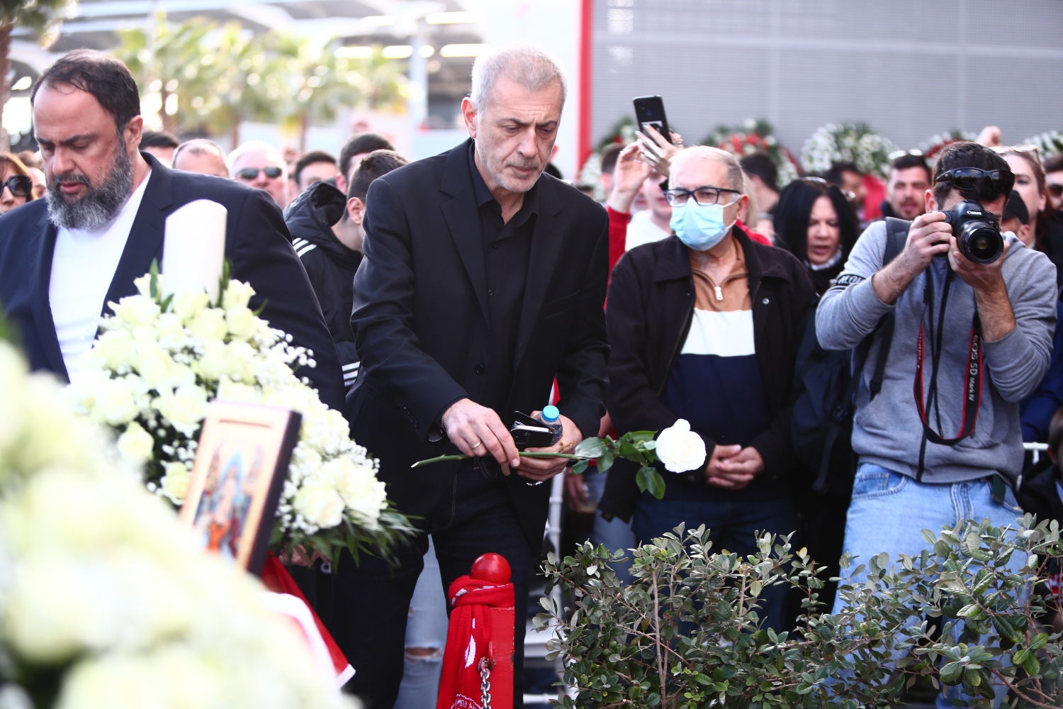 Θύρα 7: Τελέστηκε στο «Γ. Καραϊσκάκης» το ετήσιο μνημόσυνο για τα 21 θύματα