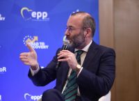 Βέμπερ σε Μητσοτάκη: «Κυριάκο, η Ελλάδα πέτυχε ένα αληθινό οικονομικό θαύμα υπό την ηγεσία σου»