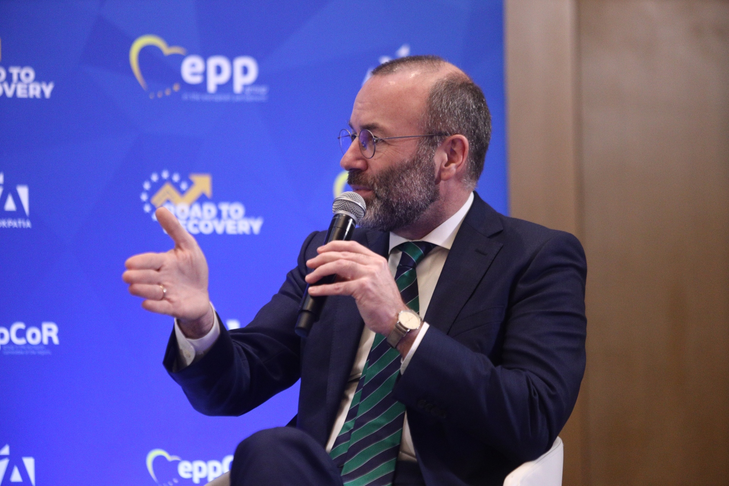 Βέμπερ σε Μητσοτάκη: «Κυριάκο, η Ελλάδα πέτυχε ένα αληθινό οικονομικό θαύμα υπό την ηγεσία σου»