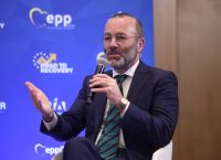 Weber: PM Mitsotakis achieved an economic miracle