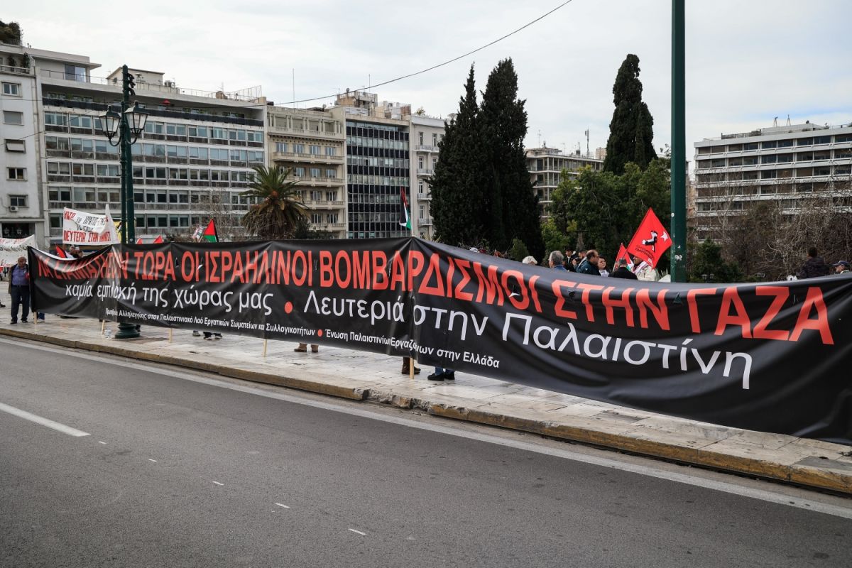 Επεισόδια με χημικά και κρότου λάμψης στο Σύνταγμα στη διάρκεια συγκέντρωσης για την Παλαιστίνη