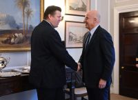 Συνάντηση Δένδια – Χίπι στο Λονδίνο: «Η Ελλάδα θα υπερασπισθεί την ελεύθερη ναυσιπλοΐα»