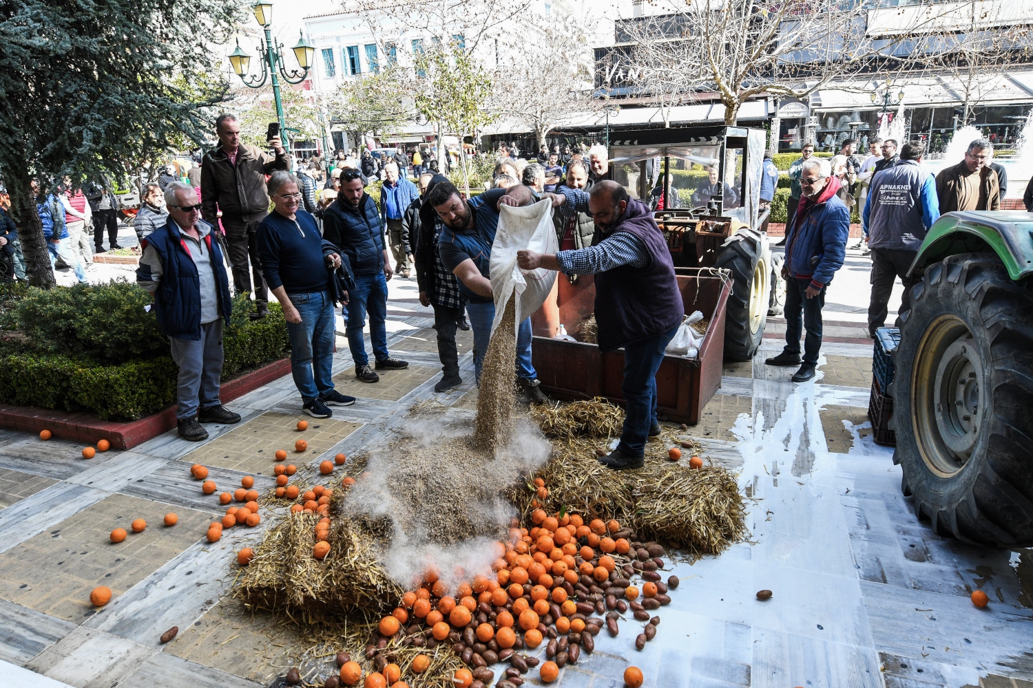 Δύο τάσεις στο μέτωπο των αγροτών για τις εξαγγελίες Μητσοτάκη