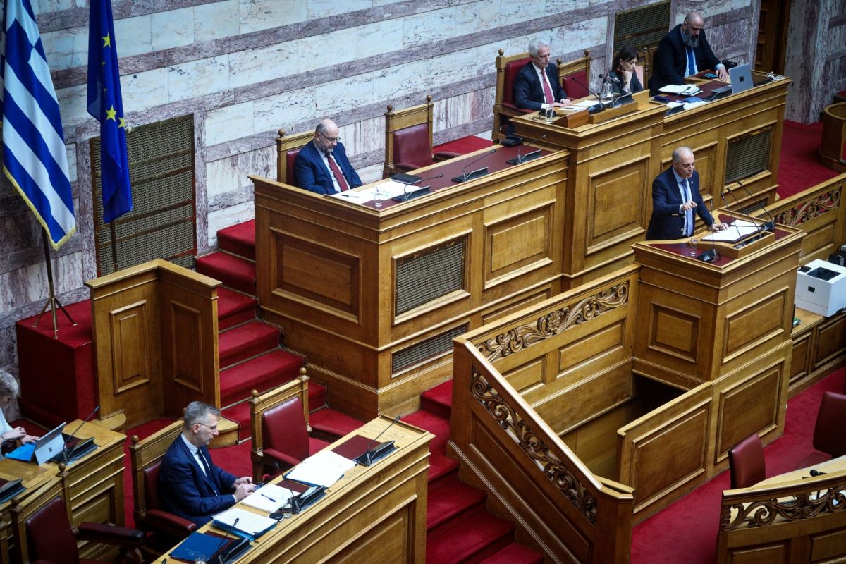 Ομόφυλα ζευγάρια: Απορρίφθηκαν οι ενστάσεις αντισυνταγματικότητας για το νομοσχέδιο