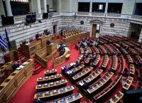 Δείτε live τη συζήτηση στη Βουλή για το νομοσχέδιο για τα ομόφυλα ζευγάρια [vid]
