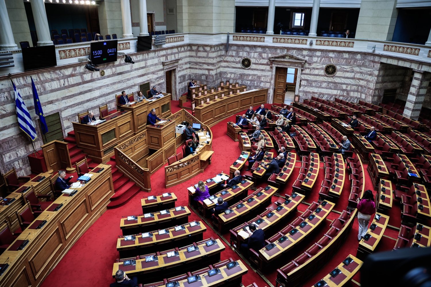 Δείτε live τη συζήτηση στη Βουλή για το νομοσχέδιο για τα ομόφυλα ζευγάρια [vid]