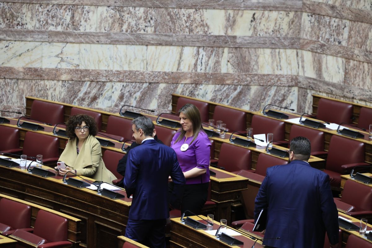 Θερμή συνάντηση Μητσοτάκη με Κωνσταντοπούλου στη Βουλή – Τι συζήτησαν