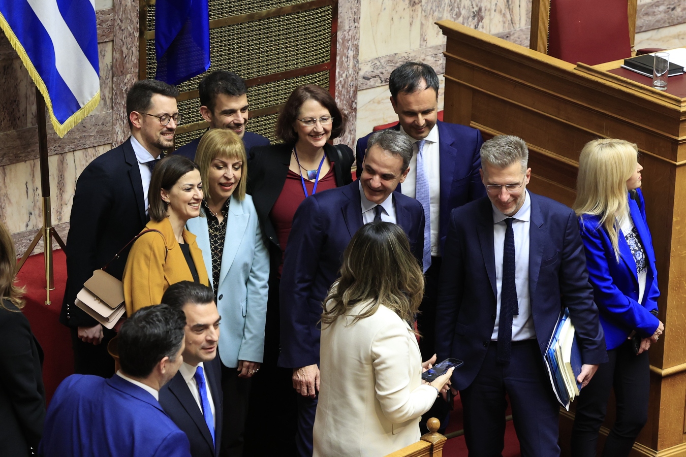 Βουλή: Πέρασε με 176 “ναι” το νομοσχέδιο για τα ομόφυλα ζευγάρια