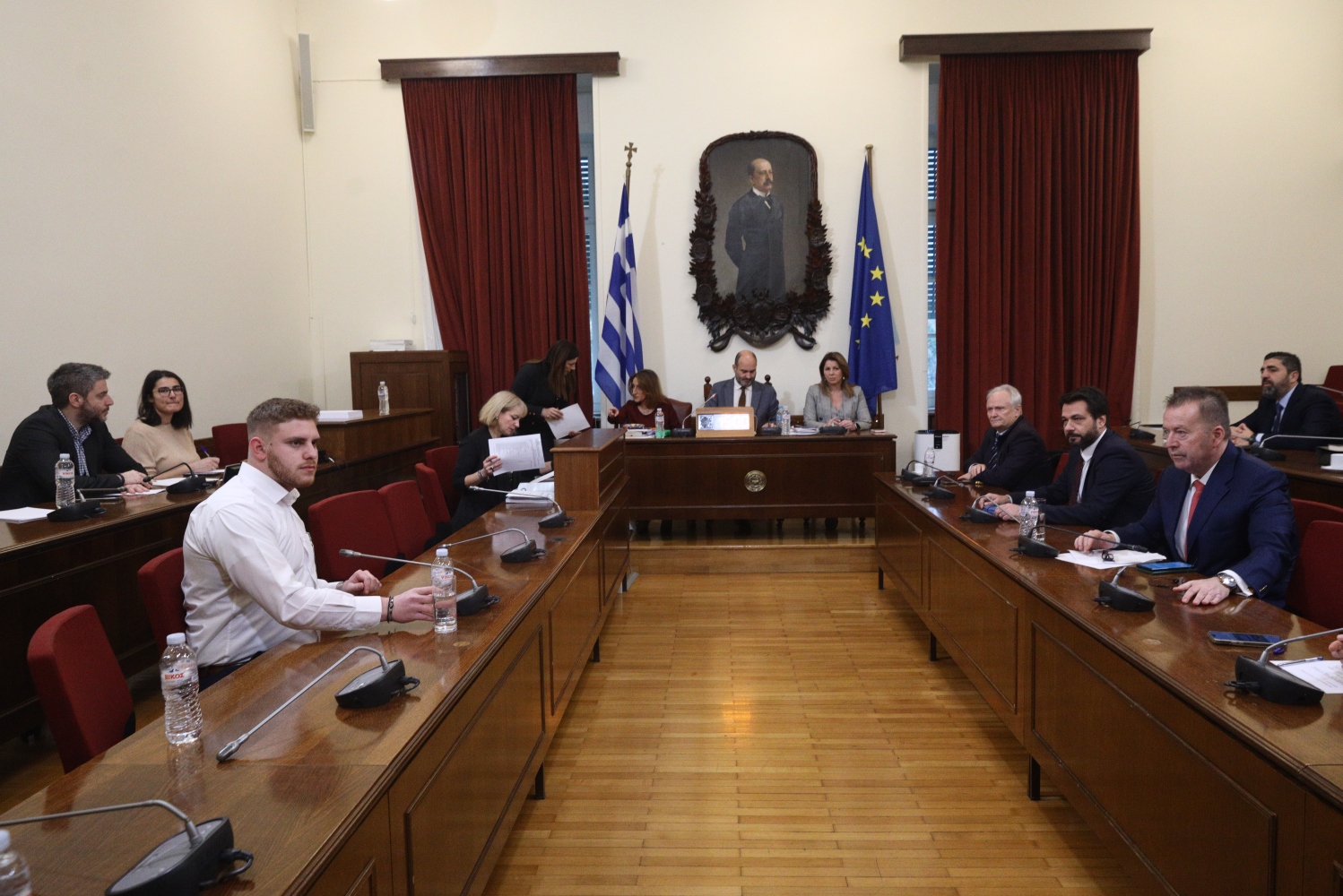 Κύκλοι ΝΔ: Αδιανόητη επίθεση Β. Κόκκαλη στον φοιτητή Αλικανιώτη στην Εξεταστική για τα Τέμπη