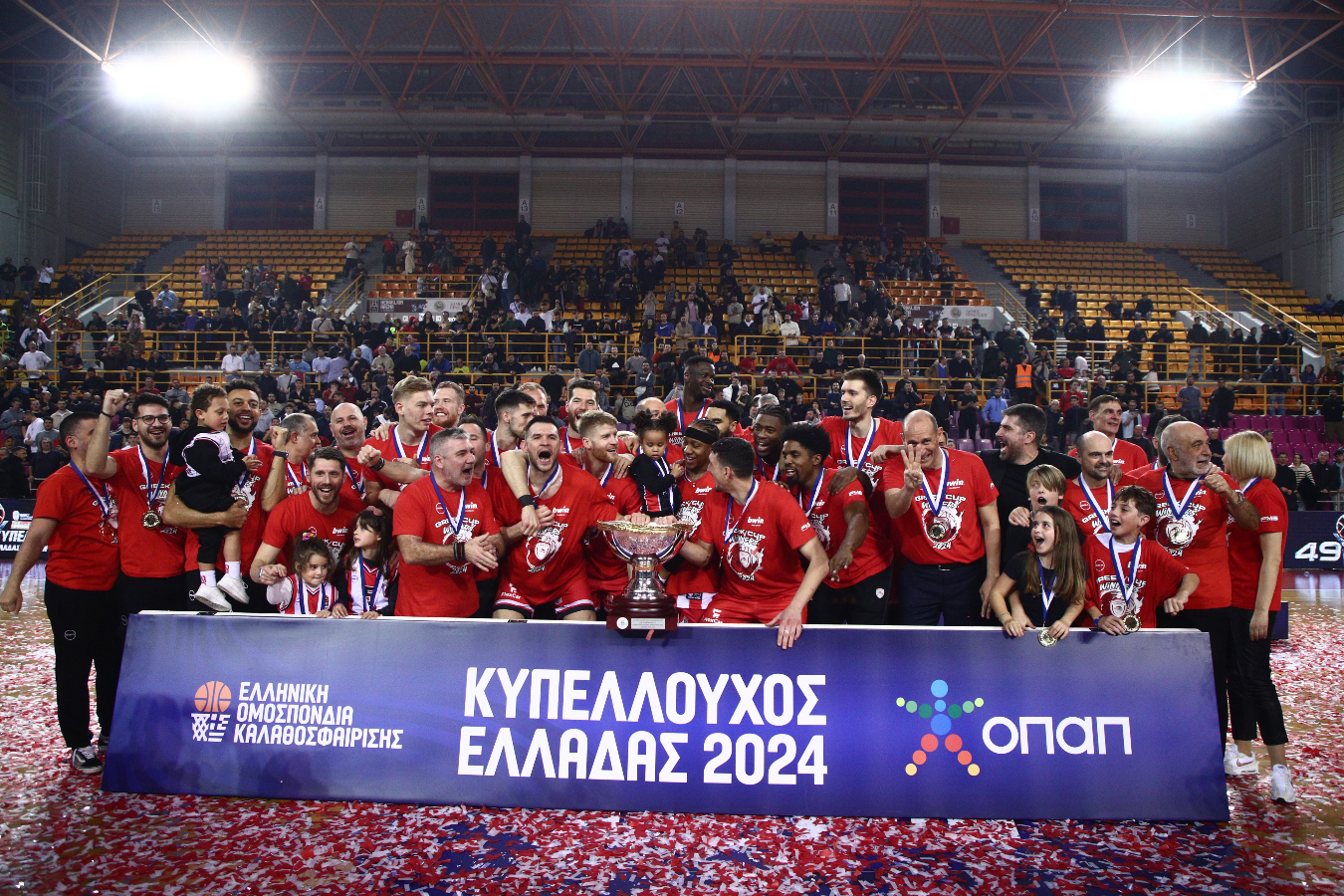 ΚΑΕ Ολυμπιακός: Γιορτάζει τον τίτλο σε νυχτερινό μαγαζί της περιοχής!