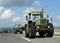 Έφτασαν στο Σύνταγμα τα πρώτα τρακτέρ – Τα μέτρα της τροχαίας [vid]