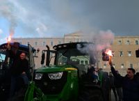 Αγρότες: Τα τρακτέρ κατέκλυσαν το Σύνταγμα – Πάνω από οκτώ χιλιάδες έδωσαν το παρών