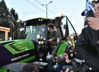 Αγρότες: Στο Σύνταγμα με τρακτέρ ο Στέφανος Κασσελάκης πριν τη “μάχη” της Πολιτικής Γραμματείας