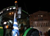 Σύνταγμα: Ολονυχτία οι αγρότες, εξετάζουν άλλες μορφές κινητοποιήσεων [vid]