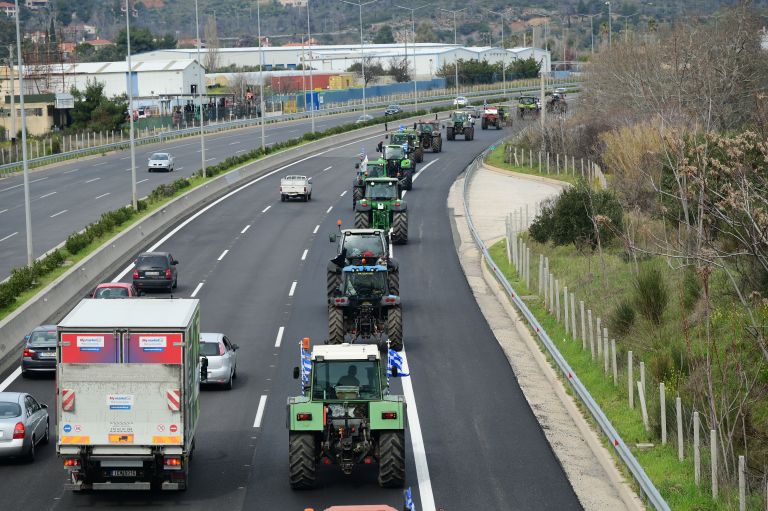 Αγρότες: Νέα πανελλαδική σύσκεψη όλων των μπλόκων το Σαββατοκύριακο [vid]