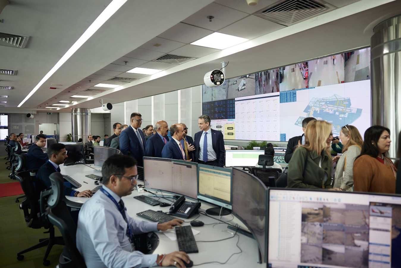 Συνάντηση Μητσοτάκη με Ινδούς βιομηχάνους – “Στα σκαριά” το ελληνο-ινδικό εμπορικό επιμελητήριο
